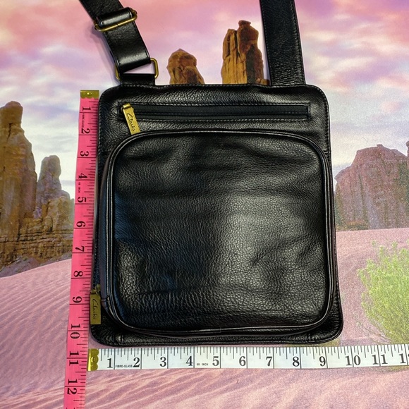 Clarks Other - 🖤🩵Unisex Clarks Crossbody Genuine Leather bag.
